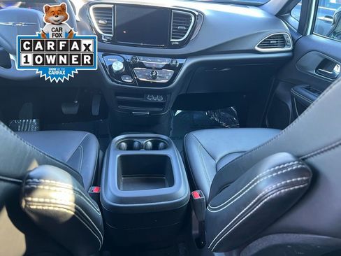 Used 2025 Chrysler Pacifica Select FWD image 20