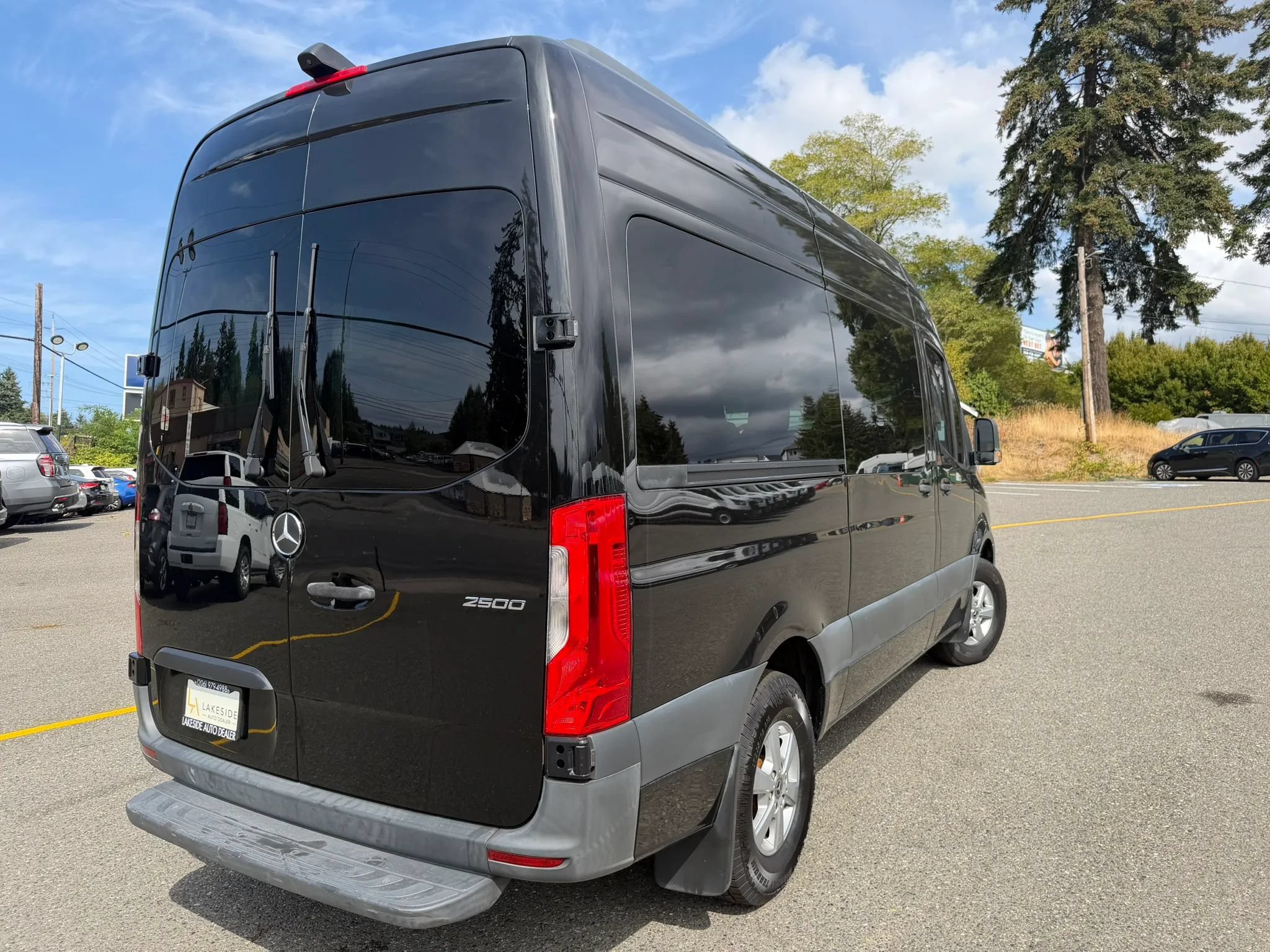 Used 2019 Mercedes-Benz Sprinter 2500 w/ Premium Package image 6