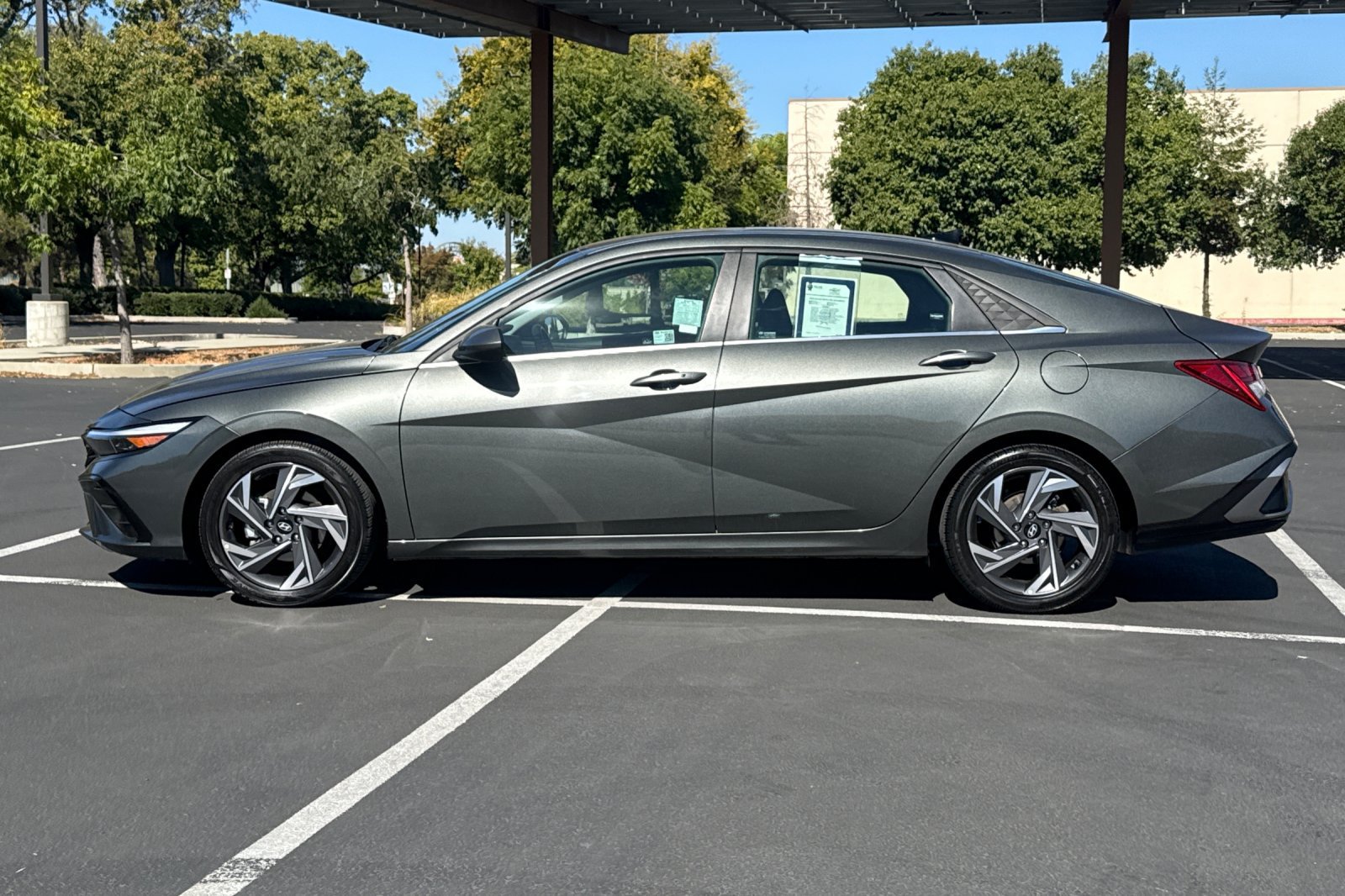 Used 2025 Hyundai Elantra SEL FWD image 14