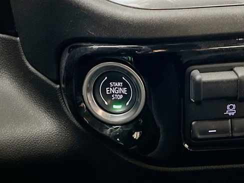 Used 2025 GMC Sierra 1500 Elevation image 15