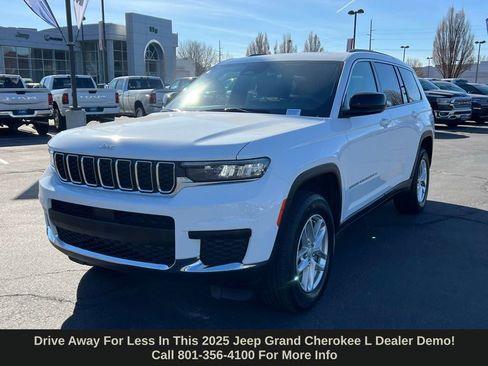 Used 2025 Jeep Grand Cherokee L Laredo w/ Trailer Tow Package AWD/4WD image 2