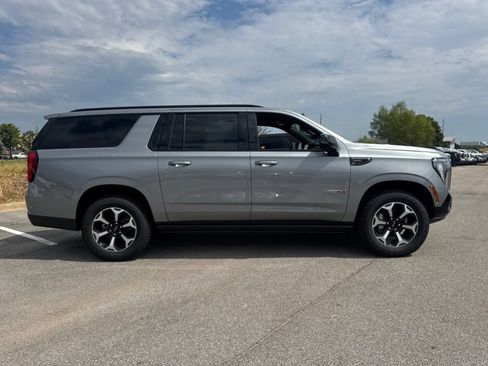 New 2026 GMC Yukon XL AT4 w/ AT4 Premium Plus Package AWD/4WD image 7