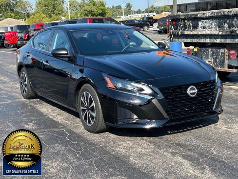 Used 2024 Nissan Altima 2.5 S image 3