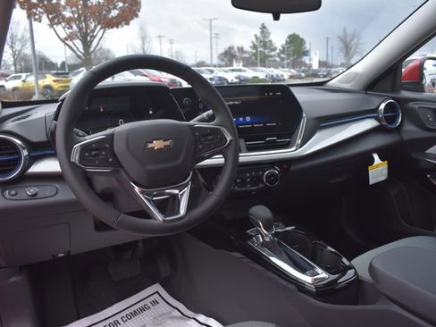 New 2026 Chevrolet Trax LT w/ Sunroof Package image 18