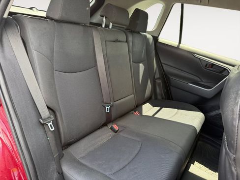 Used 2019 Toyota RAV4 LE AWD/4WD image 14