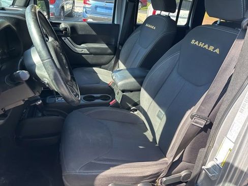 Used 2015 Jeep Wrangler Unlimited Sahara w/ Connectivity Group AWD/4WD image 11