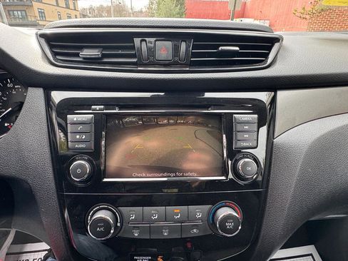 Used 2021 Nissan Rogue Sport S image 18