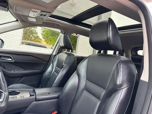 Used 2021 Nissan Rogue SV w/ Premium Package image 15