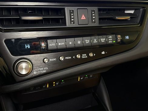 Certified 2024 Lexus ES 350 w/ Premium Package image 28