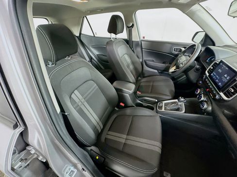 Used 2025 Hyundai Venue SEL image 30