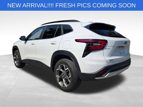 Used 2025 Chevrolet Trax LT FWD image 5