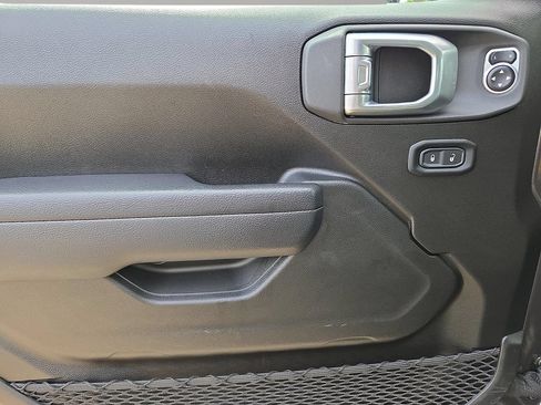 Used 2024 Jeep Wrangler Unlimited AWD/4WD image 12