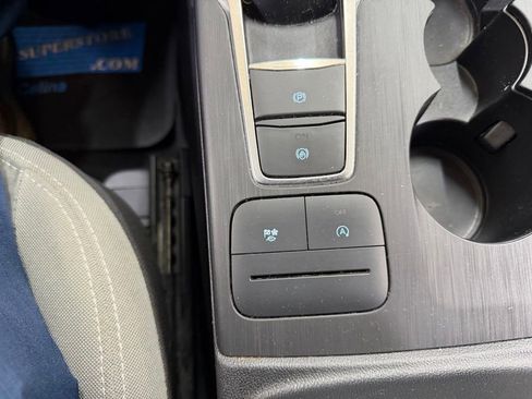 Used 2020 Ford Escape SE image 27