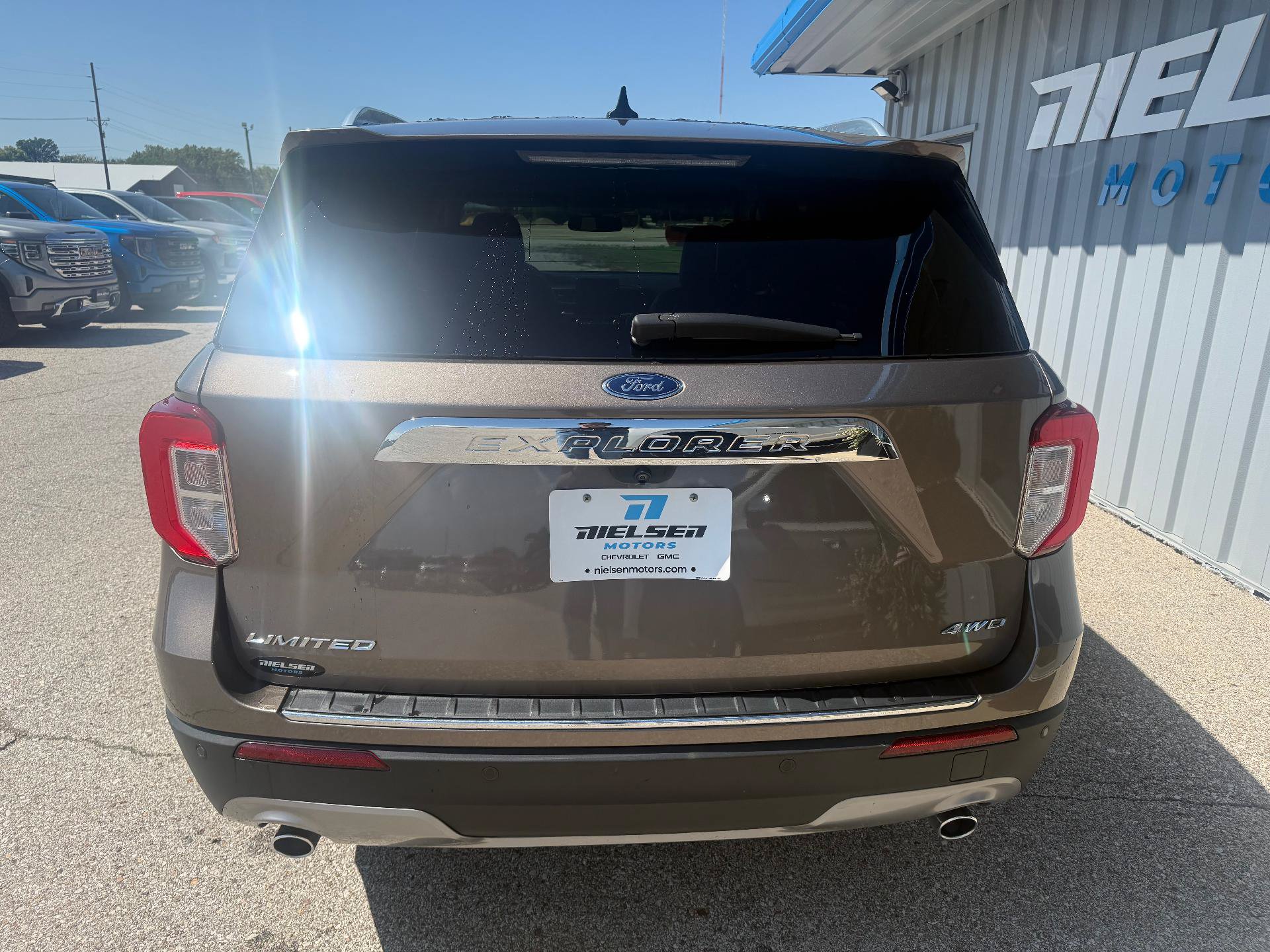 Used 2021 Ford Explorer Limited w/ Equipment Group 301A AWD/4WD image 8