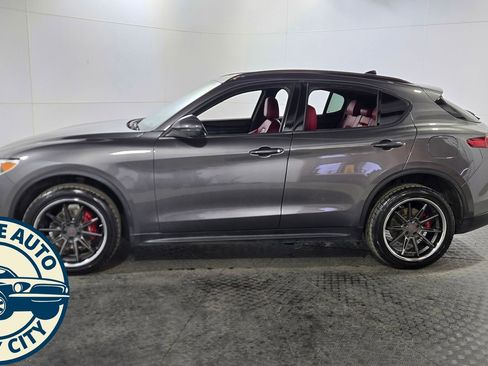 Used 2022 Alfa Romeo Stelvio Sprint image 4