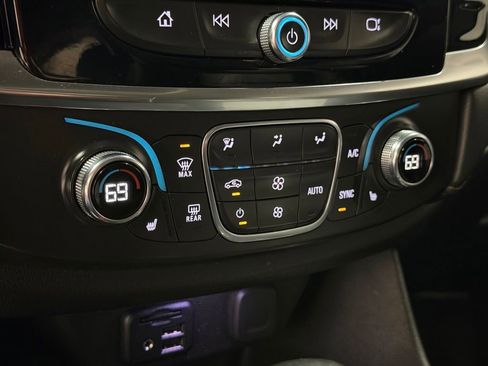 Used 2021 Chevrolet Traverse RS image 36