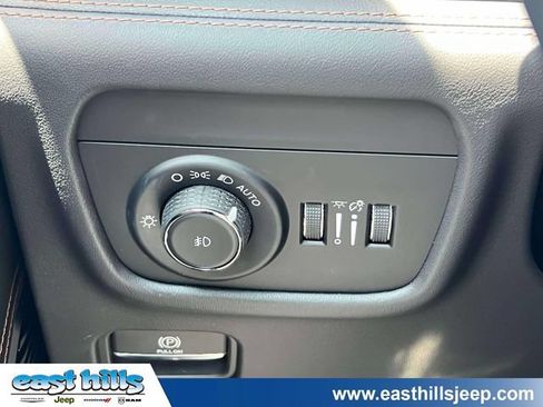 Certified 2023 Jeep Grand Cherokee Summit AWD/4WD image 26