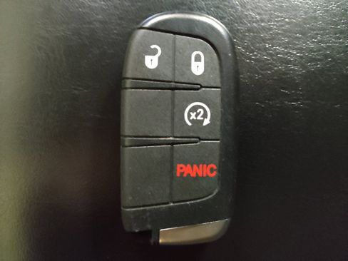 Used 2017 Chrysler 300 Limited image 32