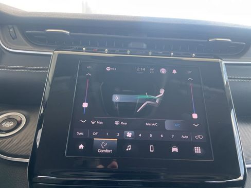 Used 2023 Jeep Grand Cherokee Laredo image 16