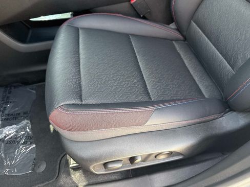 Used 2025 Chevrolet Equinox RS FWD image 20