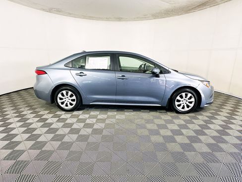 Used 2025 Toyota Corolla LE image 2