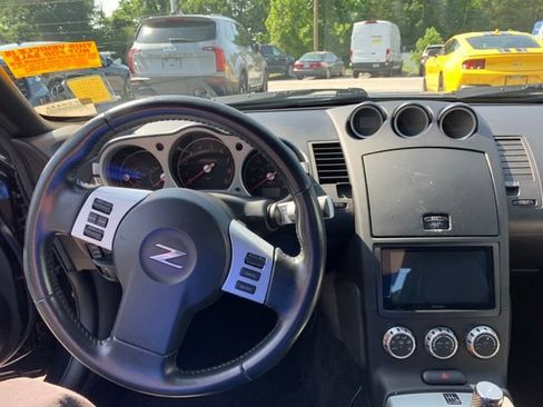 Used 2008 Nissan 350Z Touring RWD image 19
