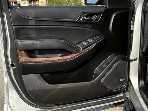 Used 2020 Chevrolet Suburban LT image 21