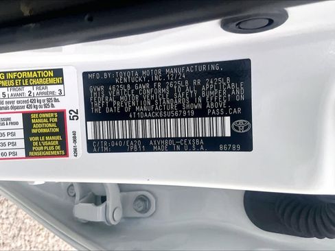 Used 2025 Toyota Camry SE w/ Convenience Package image 34