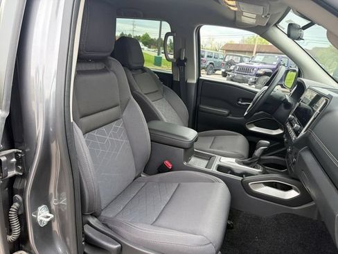Used 2025 Nissan Frontier SV AWD/4WD image 32