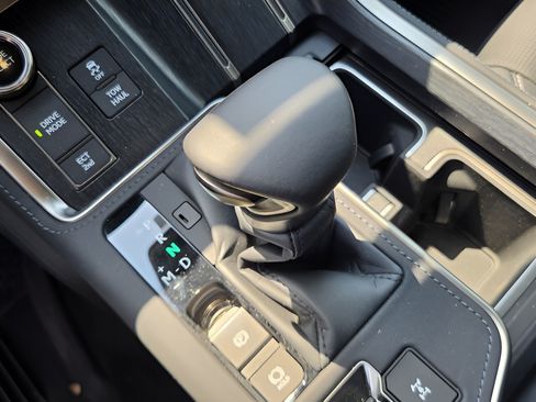 Used 2025 Lexus GX 550 w/ Cold Area Package AWD/4WD image 25