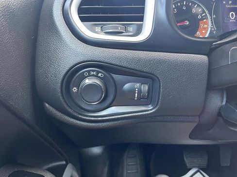 Used 2021 Jeep Renegade Sport FWD image 29