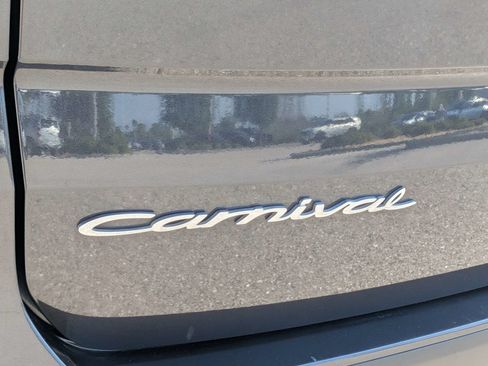 Used 2022 Kia Carnival LX FWD image 13
