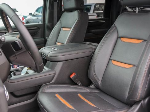 Used 2025 GMC Sierra 2500 AT4 image 12