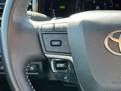 Used 2025 Toyota Camry SE FWD image 13