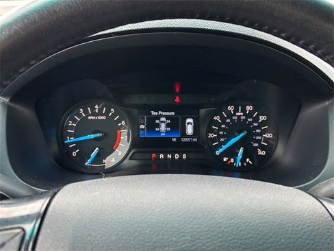 Used 2016 Ford Explorer XLT image 18