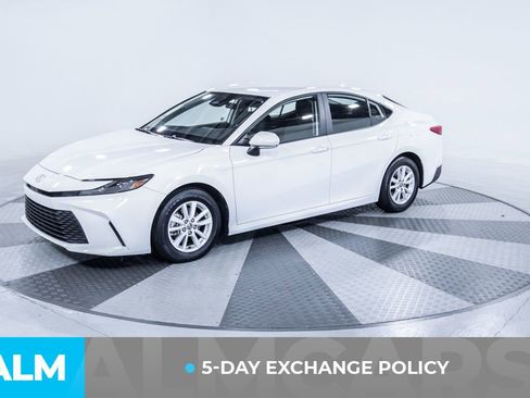 Used 2025 Toyota Camry LE image 3