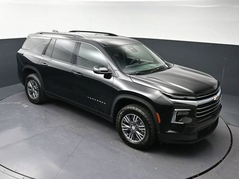 Used 2025 Chevrolet Traverse LT image 24