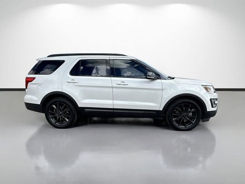 Used 2017 Ford Explorer XLT w/ Equipment Group 202A image 2