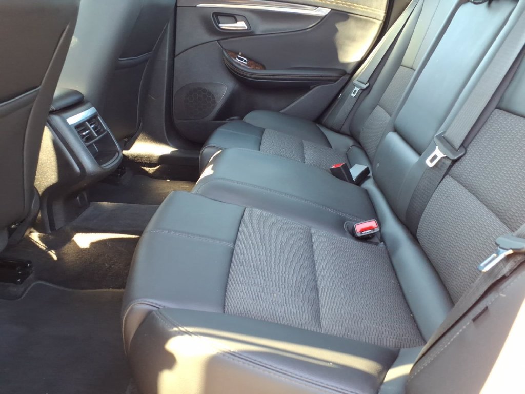 Used 2015 Chevrolet Impala LT w/ Convenience Package FWD image 17