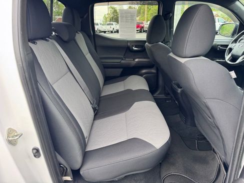 Used 2020 Toyota Tacoma TRD Sport AWD/4WD image 25