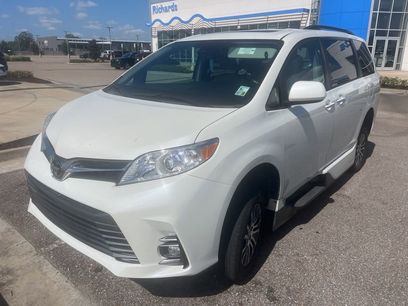 Used 2018 Toyota Sienna XLE