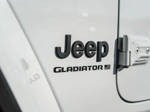 Used 2023 Jeep Gladiator Sport AWD/4WD image 11