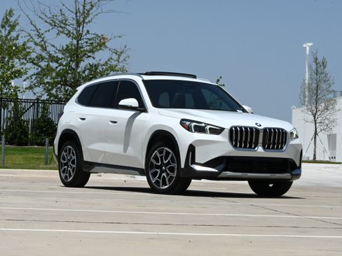 Used 2025 BMW X1 xDrive28i w/ Convenience Package AWD/4WD image 2