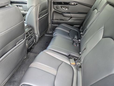 Certified 2025 Honda Pilot Touring image 26