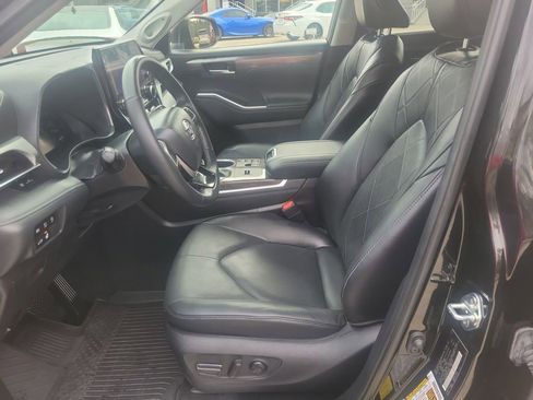 Used 2023 Toyota Highlander Platinum image 16