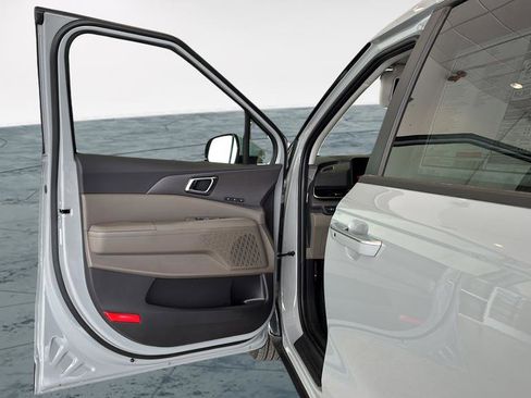 New 2026 Kia Carnival EX FWD image 11
