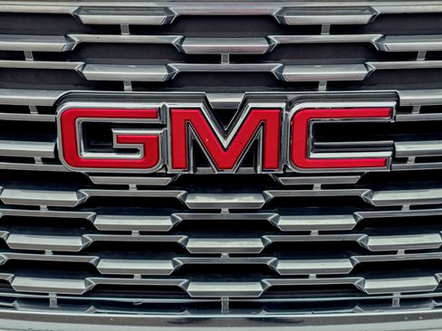 Used 2018 GMC Yukon Denali w/ Open Road Package image 3