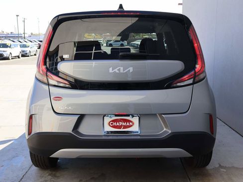 Used 2025 Kia Soul LX image 4