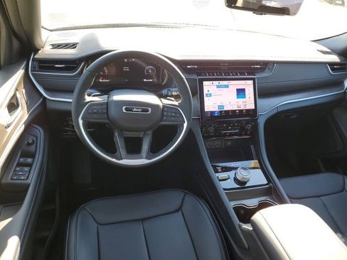 New 2025 Jeep Grand Cherokee Limited w/ Luxury Tech Group II image 7