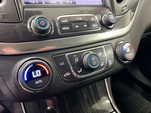 Used 2017 Chevrolet Impala LT FWD image 15